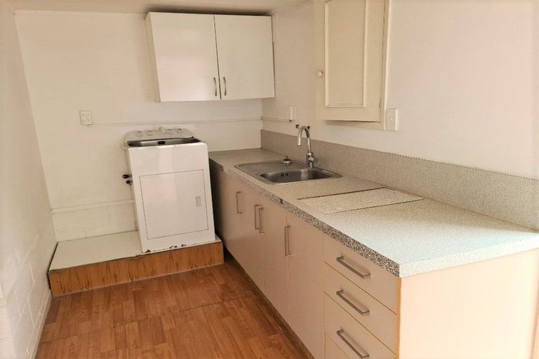 Photo of property in 6 Nicholson Place, Hillcrest, Auckland, 0627