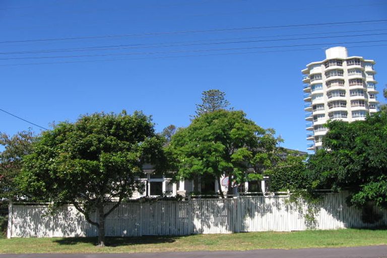 Photo of property in 2/10 Sylvan Park Avenue, Milford, Auckland, 0620