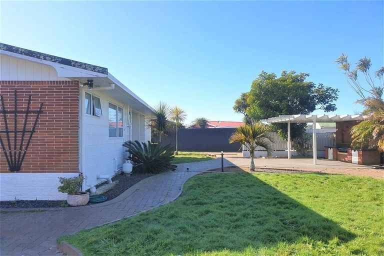 Photo of property in 25 Buckingham Crescent, Manukau, Auckland, 2025