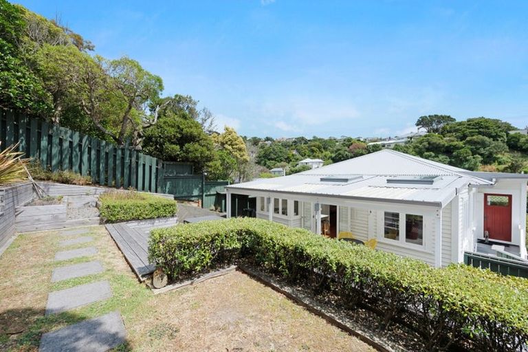 Photo of property in 2 Highland Crescent, Wadestown, Wellington, 6012