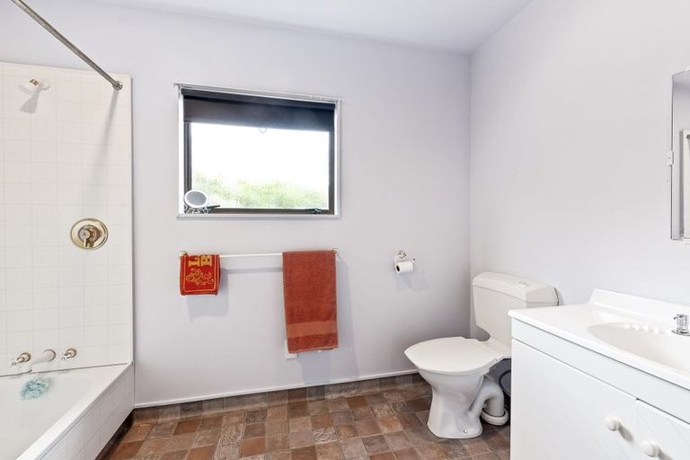 Photo of property in 24a Karu Crescent, Waikanae, 5036