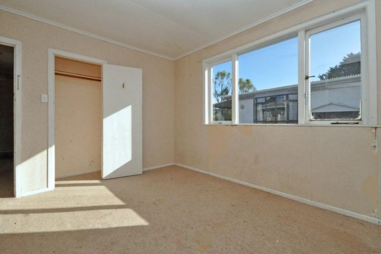 Photo of property in 15a Mcinnes Road, Weymouth, Auckland, 2103