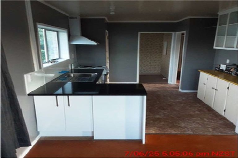 Photo of property in 1 Albany Road, One Tree Point, 0118