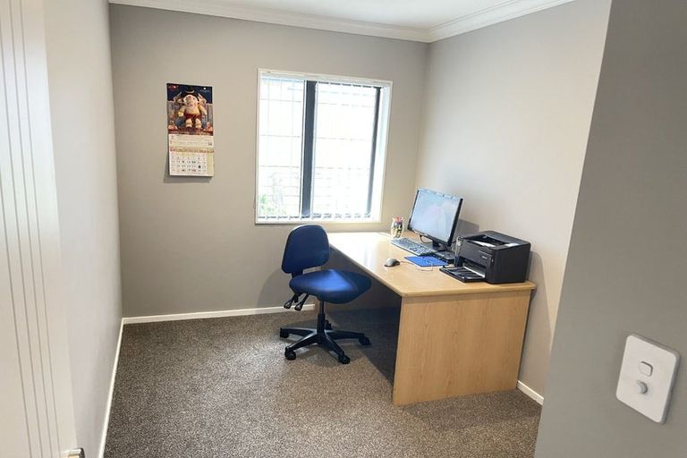 Photo of property in 4 Opouatu Avenue, Glenbrook, Waiuku, 2681