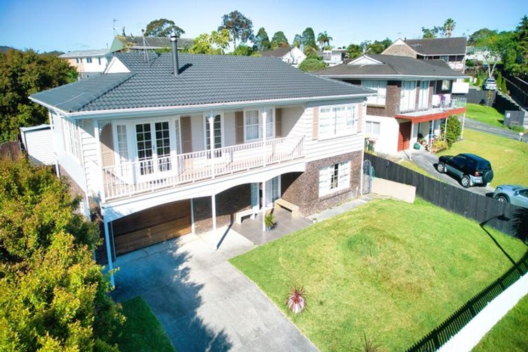 Photo of property in 20 Longbill Place, Glendene, Auckland, 0602