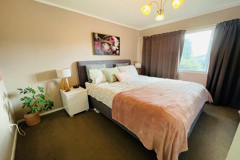 Photo of property in 1/17 Ballater Place, Highland Park, Auckland, 2010