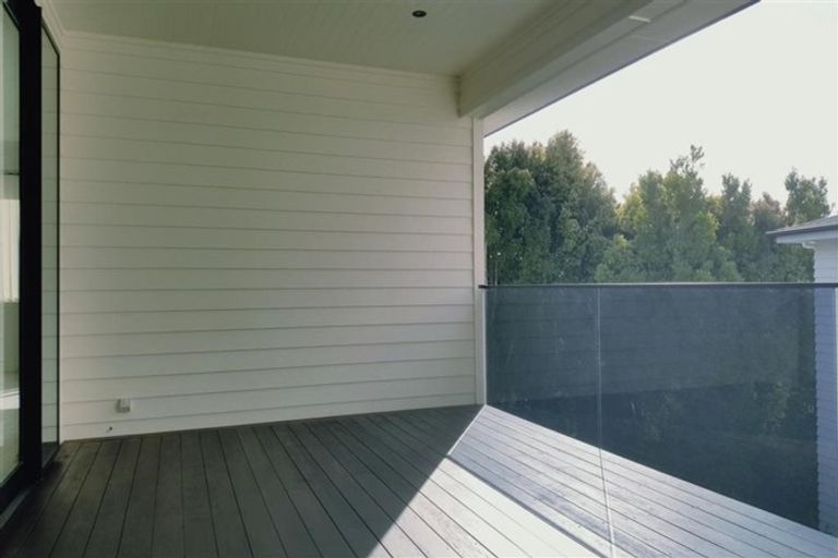 Photo of property in 8 Newport Place, Forrest Hill, Auckland, 0620