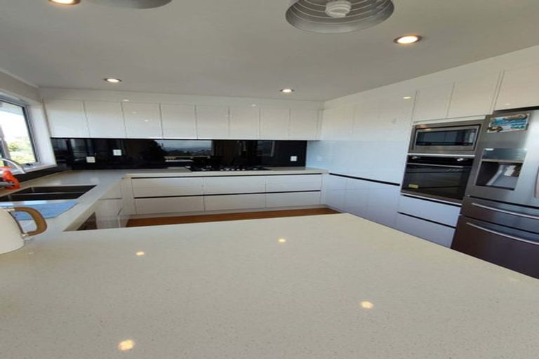 Photo of property in 14 Chelsea View Drive, Chatswood, Auckland, 0626