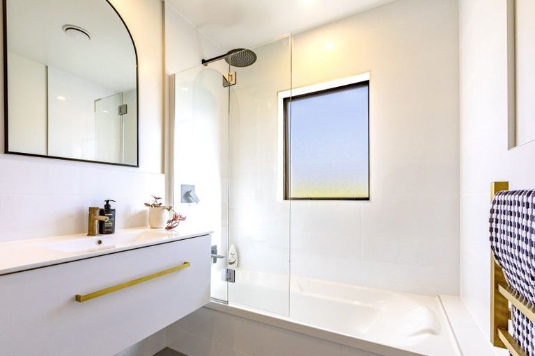 Photo of property in 53 Highlands Drive, Waipawa, 4210