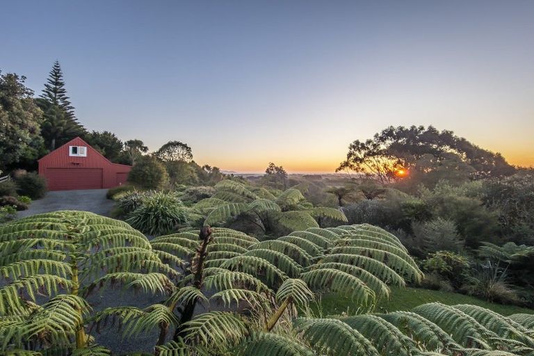 Photo of property in 35 Sunglo Terrace, Otaki, 5512