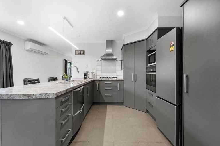 Photo of property in 28 Carroll Place, Owhata, Rotorua, 3010