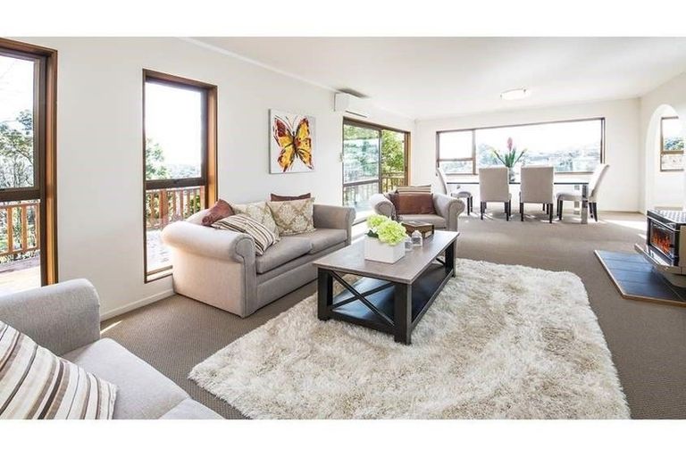 Photo of property in 1 Lynngate Place, Hillcrest, Auckland, 0627