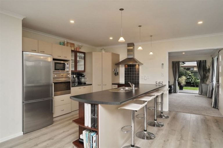 Photo of property in 16a Highwood Lane, Burnside, Christchurch, 8053