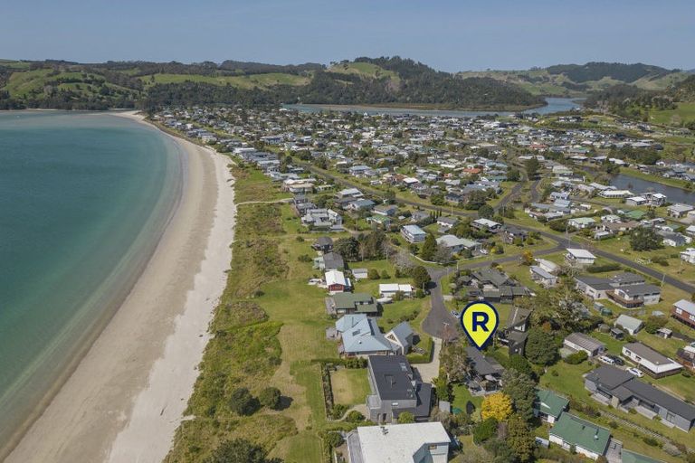 Photo of property in 6 Endeavour Place, Cooks Beach, Whitianga, 3591