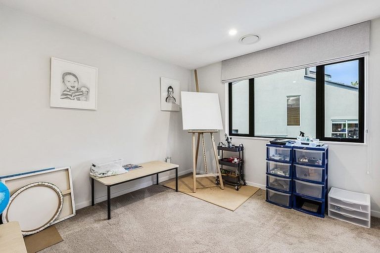 Photo of property in 34a Lyons Avenue, Murrays Bay, Auckland, 0630