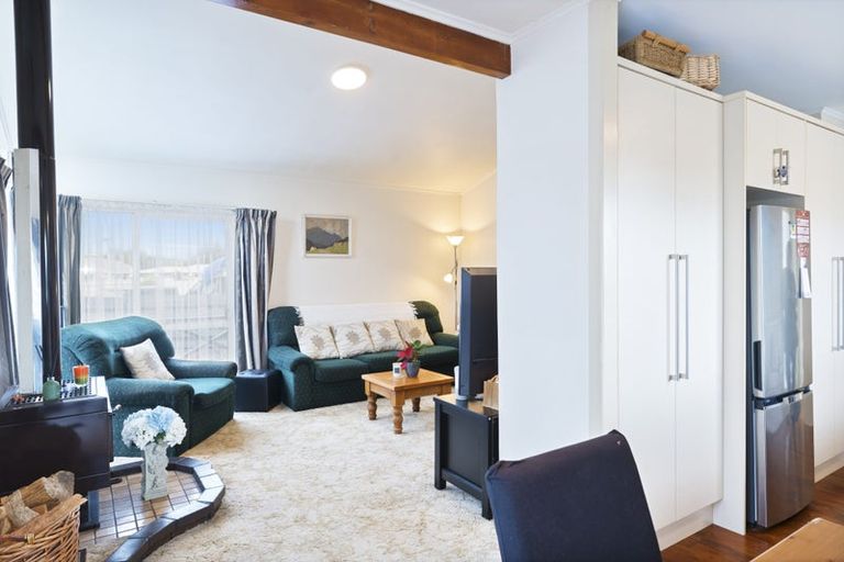 Photo of property in 4 Glen Norman Avenue, Henderson, Auckland, 0610