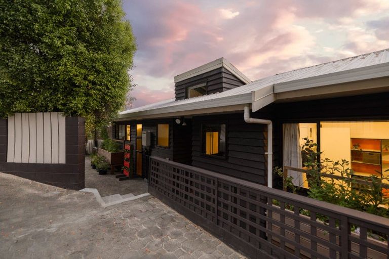 Photo of property in 4b Caples Place, Fernhill, Queenstown, 9300