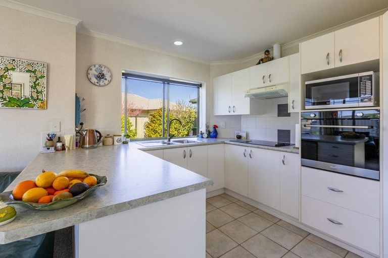 Photo of property in 12 Flemington Place, Taradale, Napier, 4112