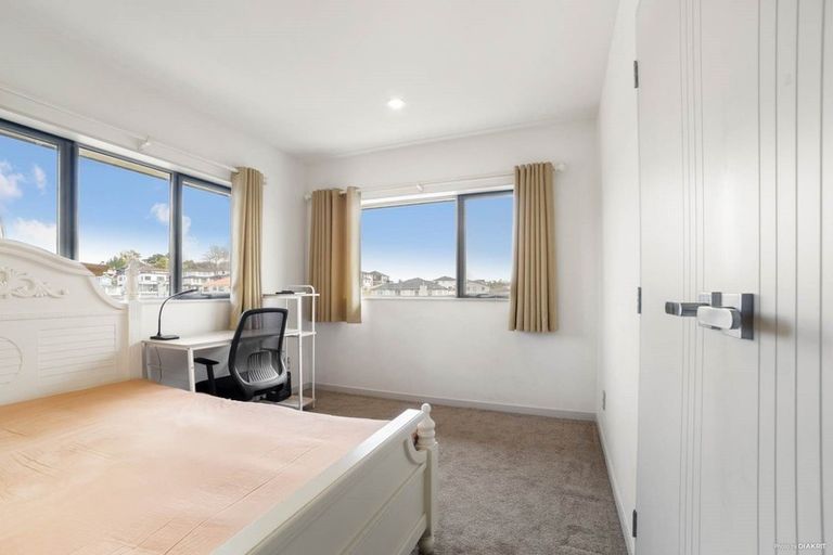 Photo of property in 36 Sohlue Place, Oteha, Auckland, 0632