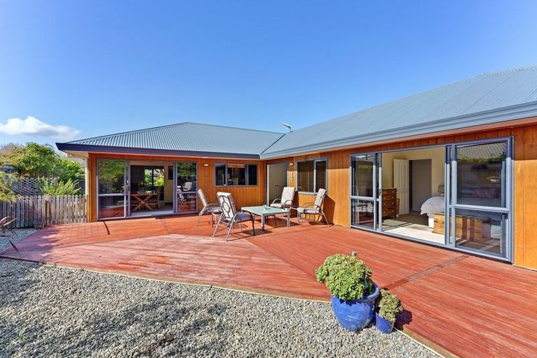 Photo of property in 4 Leanne Way, Waikanae Beach, Waikanae, 5036