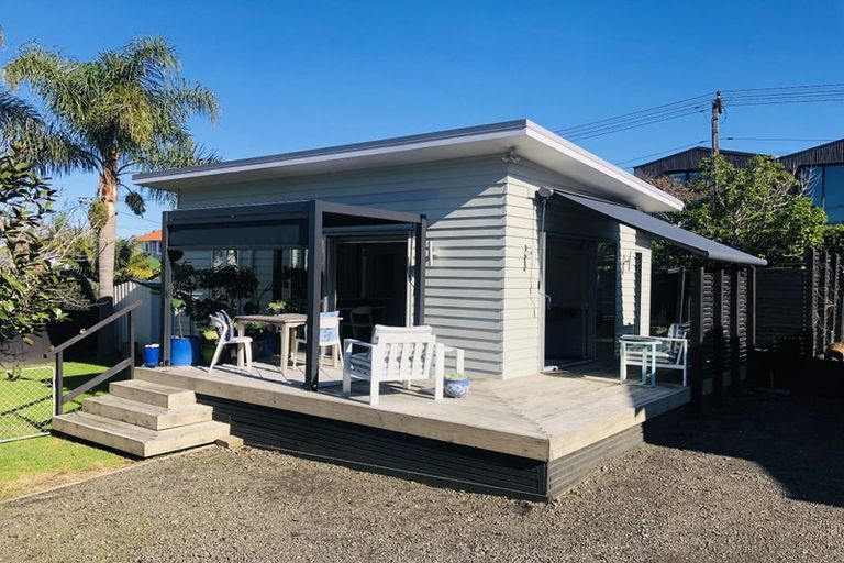 Photo of property in 15 Old Lake Road, Narrow Neck, Auckland, 0624