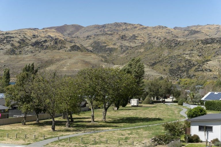 Photo of property in 55 Stratford Drive, Mount Pisa, Cromwell, 9383