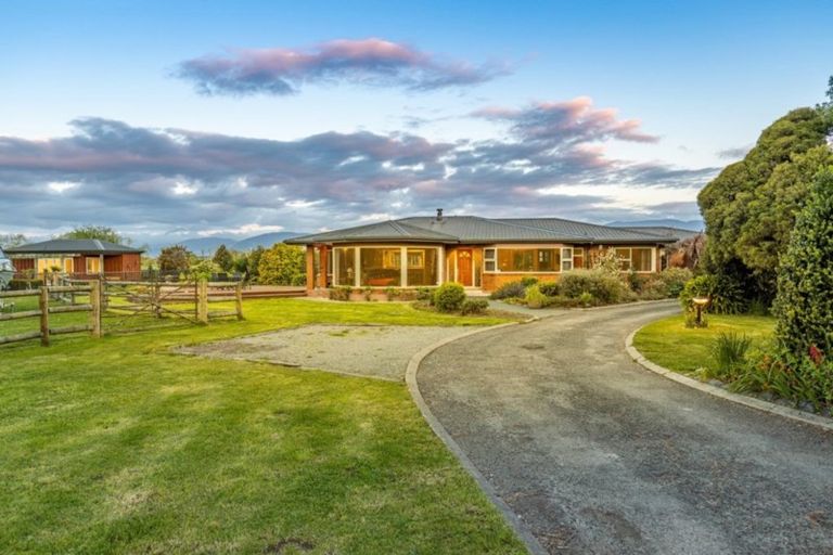 Photo of property in 400 Waimea Road West, Brightwater, 7091