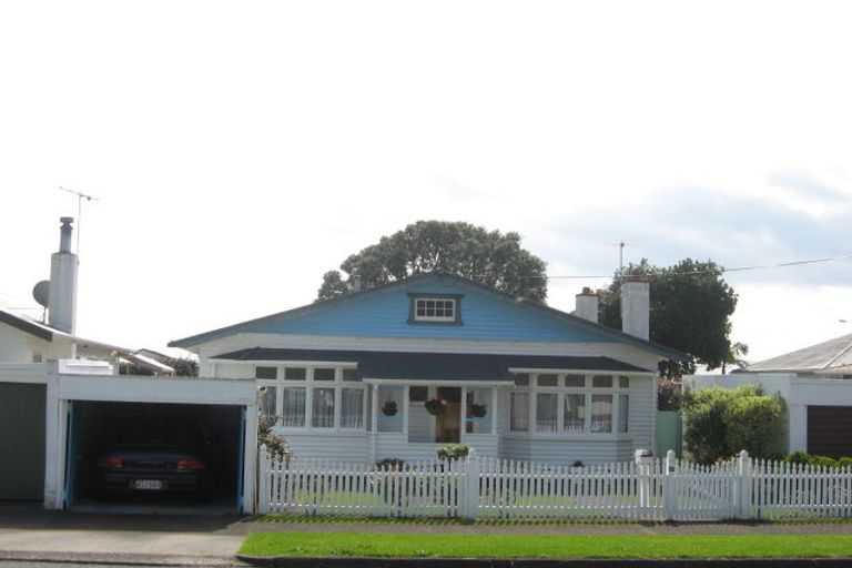 Photo of property in 96 Fulford Street, New Plymouth, 4310