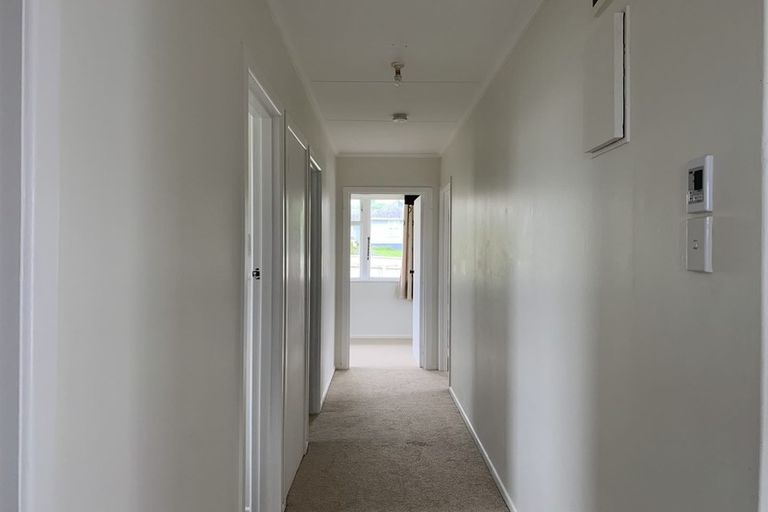 Photo of property in 1/8 Valdale Road, Henderson, Auckland, 0610