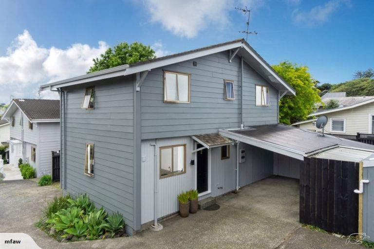 Photo of property in 2/5 Eversleigh Road, Belmont, Auckland, 0622