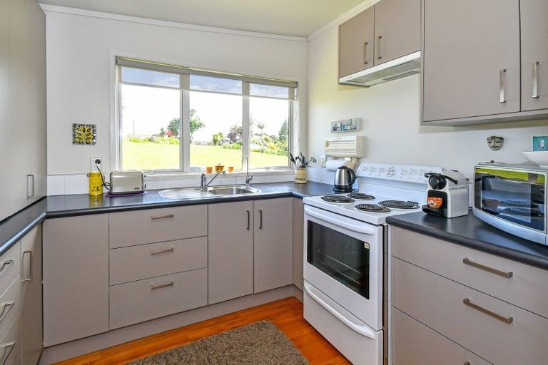 Photo of property in 88 Howard Road, Orere Point, Papakura, 2585