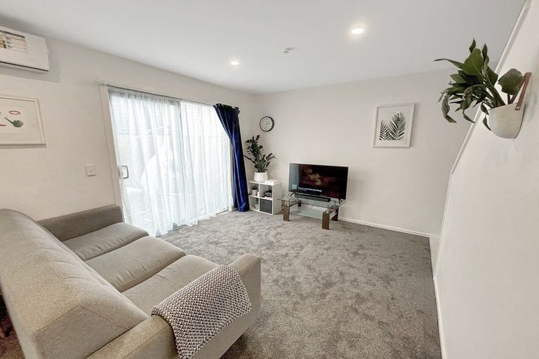 Photo of property in 8/22 Denver Avenue, Sunnyvale, Auckland, 0612
