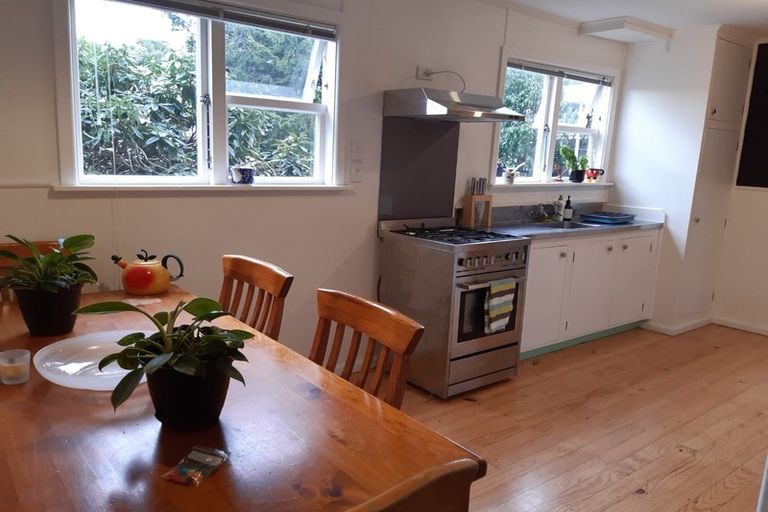 Photo of property in 37 Kowhai Terrace, Saint Martins, Christchurch, 8022