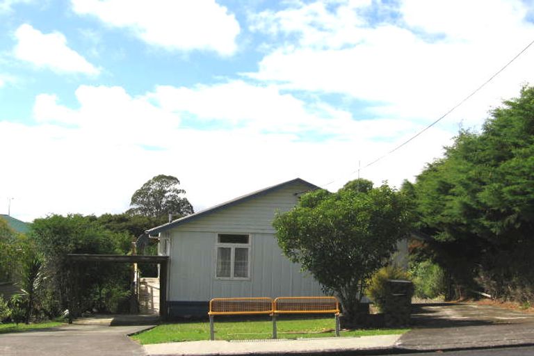 Photo of property in 2/120 Sunnyside Road, Sunnyvale, Auckland, 0612