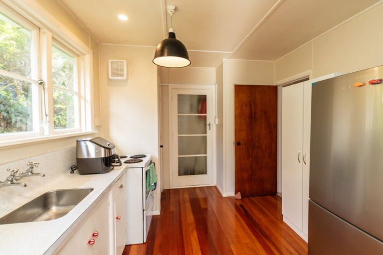 Photo of property in 6 Montgomery Avenue, Karori, Wellington, 6012