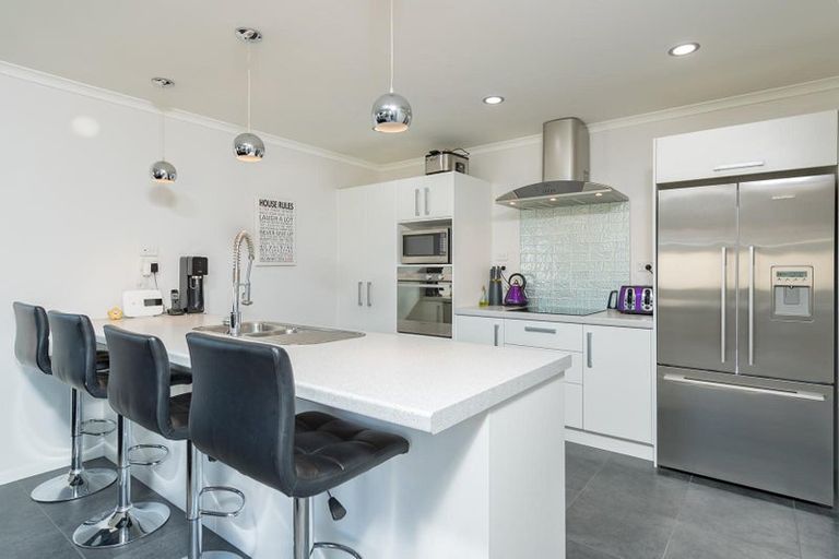 Photo of property in 58 Sunstone Crescent, Brown Owl, Upper Hutt, 5018