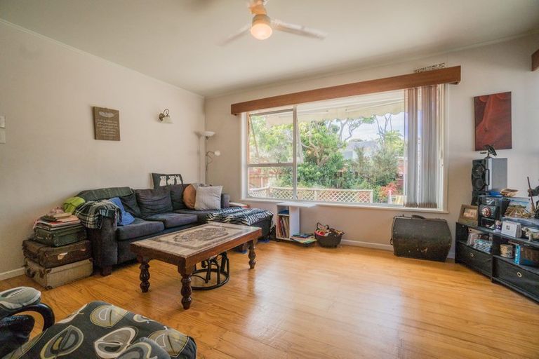 Photo of property in 46 Lantana Road, Green Bay, Auckland, 0604