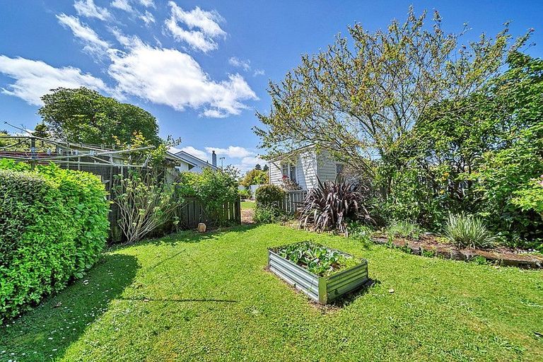 Photo of property in 27 Chester Street, Waverley, 4510