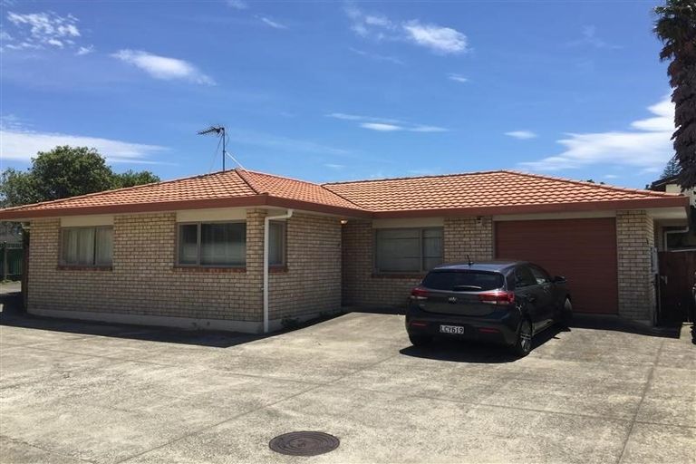 Photo of property in 2/16 Miller Road, Mangere Bridge, Auckland, 2022