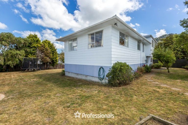 Photo of property in 19 Haylock Grove, Totara Park, Upper Hutt, 5018