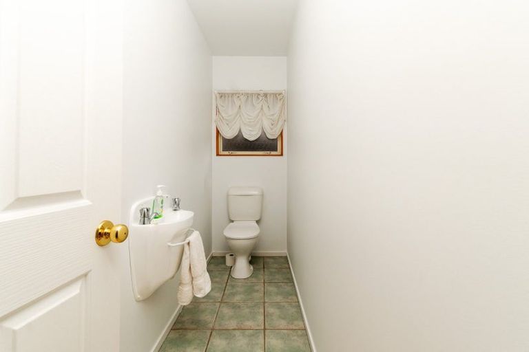 Photo of property in 42 Landing Drive, Albany, Auckland, 0632