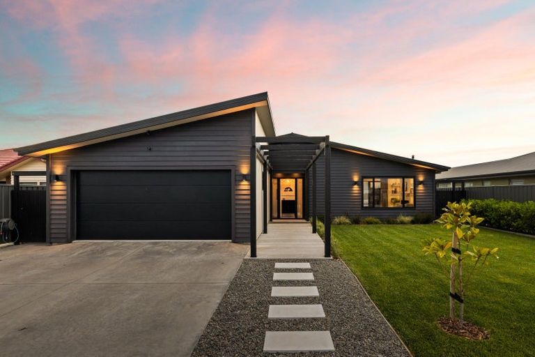 Photo of property in 11 Hurunui Drive, Te Awa, Napier, 4110