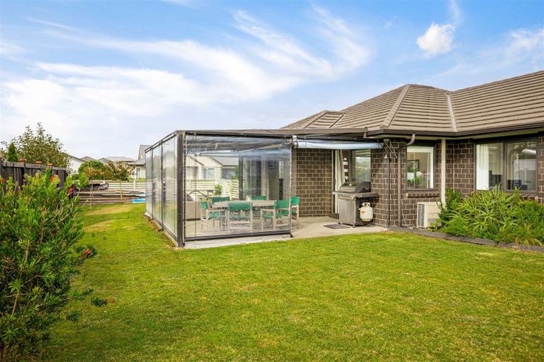 Photo of property in 4 Aporo Drive, Kumeu, 0810