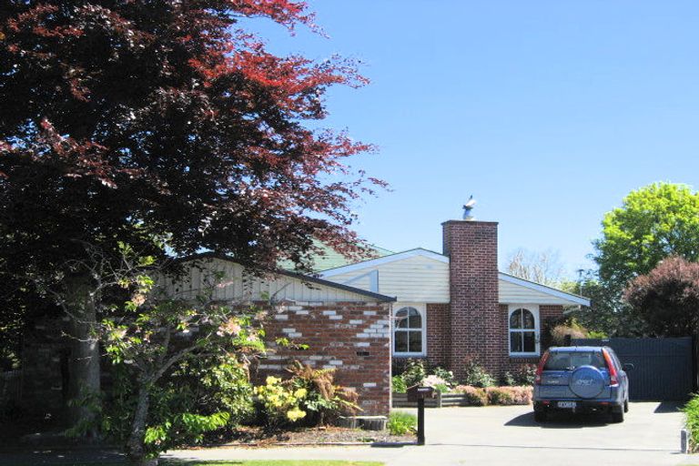 Photo of property in 15 Ilfracombe Place, Burnside, Christchurch, 8053