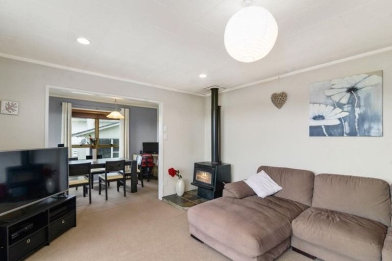 Photo of property in 8 Walnut Place, Owhata, Rotorua, 3010