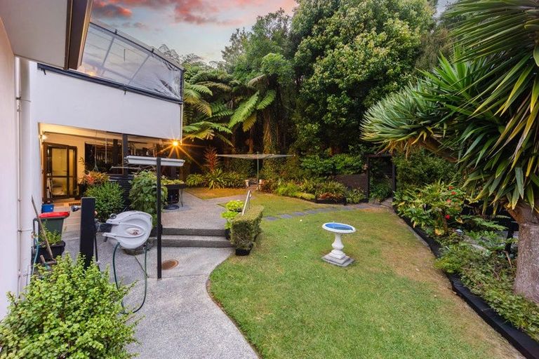 Photo of property in 36 Woodridge Avenue, Northcross, Auckland, 0630