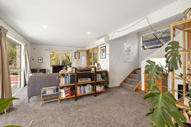 Photo of property in 32 Avalon Crescent, Fernhill, Queenstown, 9300