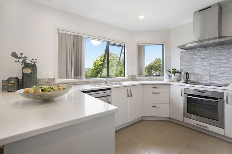 Photo of property in 24a Alexander Street, Cockle Bay, Auckland, 2014