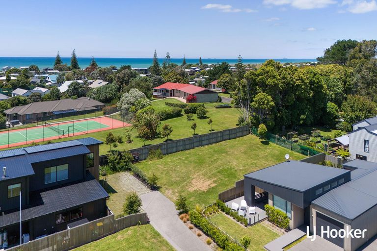Photo of property in 8 Beau Lane, Waihi Beach, 3611
