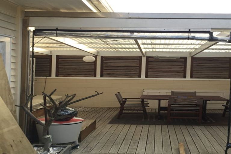 Photo of property in 81 Bay Street, Red Beach, 0932